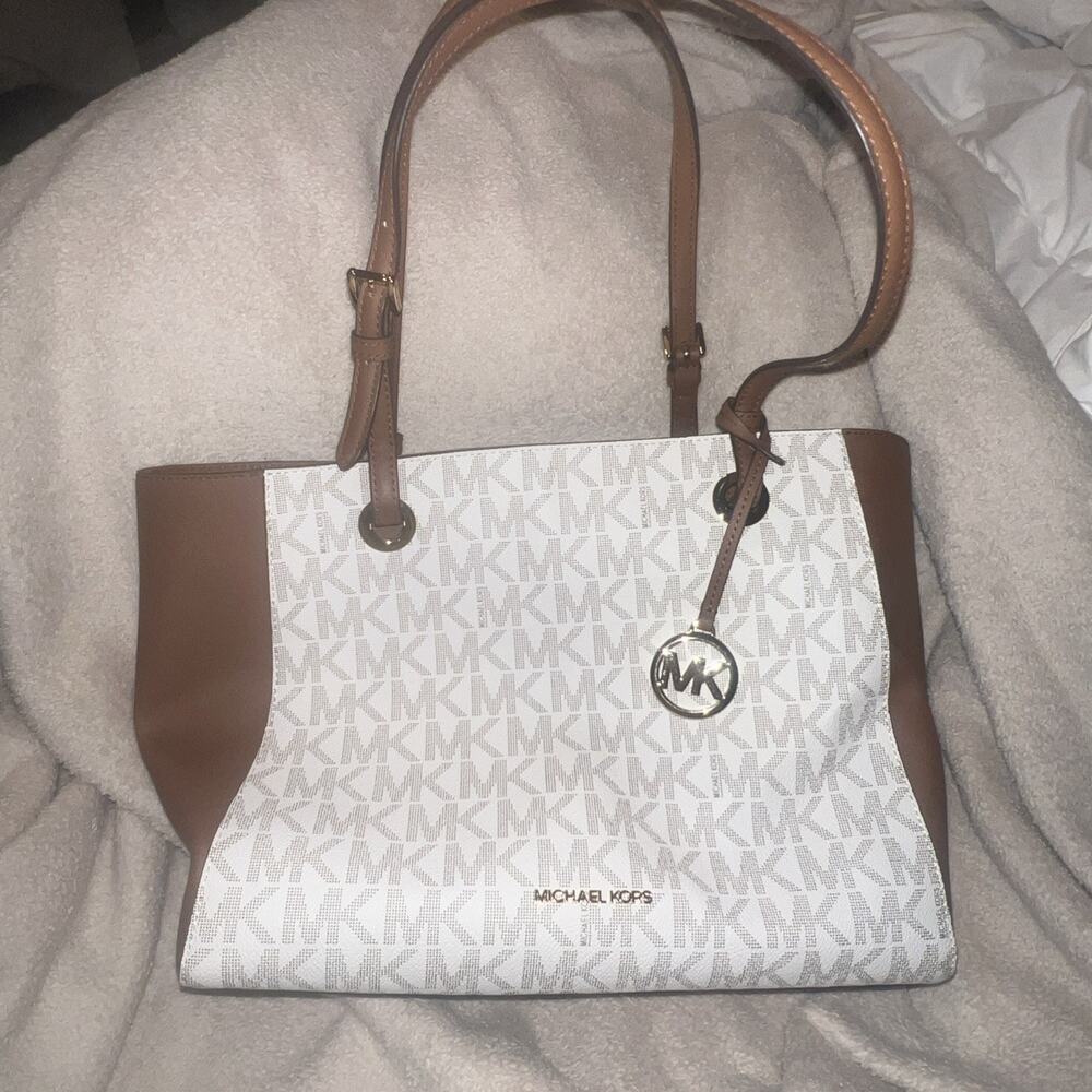 Michael Kors Women's Walsh Vanilla Monogram Laptop Tote NWT